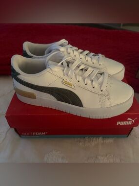 Puma Sneakers - Very minimal wear - Size 7
